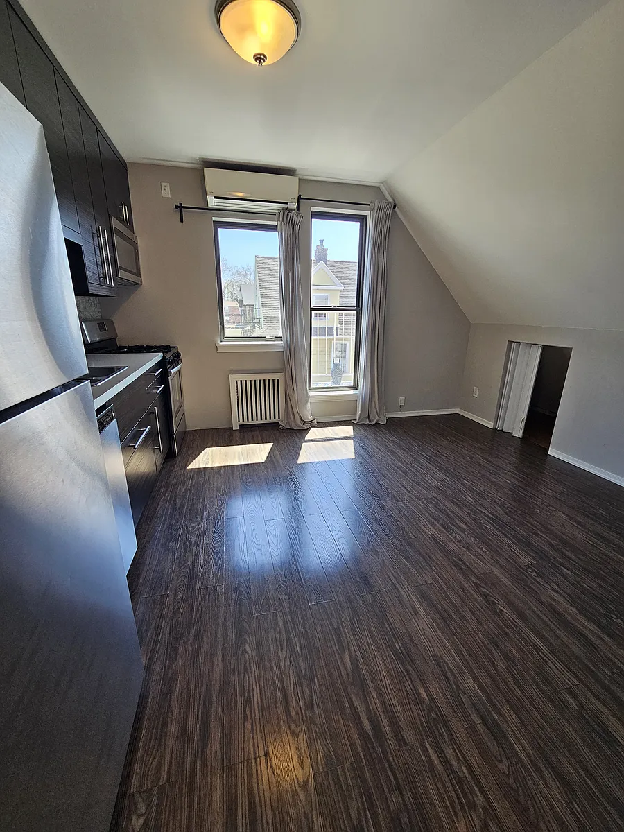 Building Photo - 2116 Voorhies Ave #4