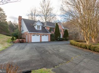 5701 Hunton Wood Dr, Broad Run, VA 20137