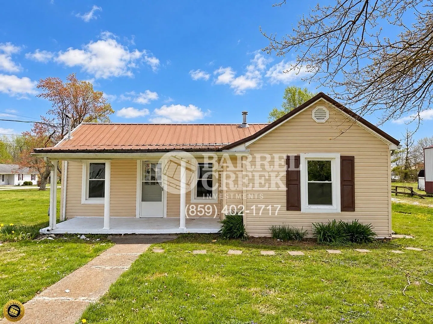 3-bedroom, 1-bathroom house, large corner lot. — Photo 1