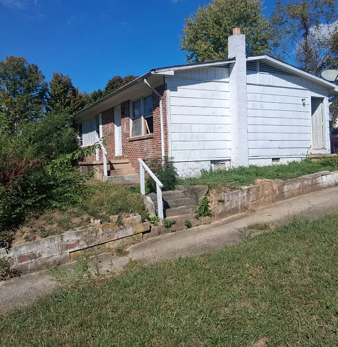 4 bed, 984 sqft, $1,295 — Photo 2