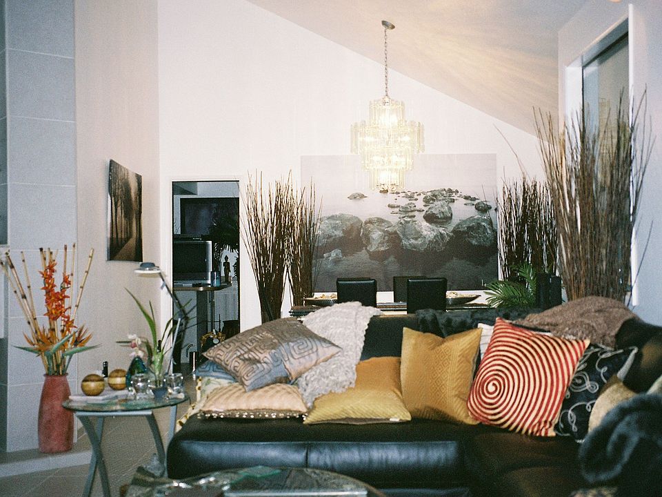 Living room (upstairs)