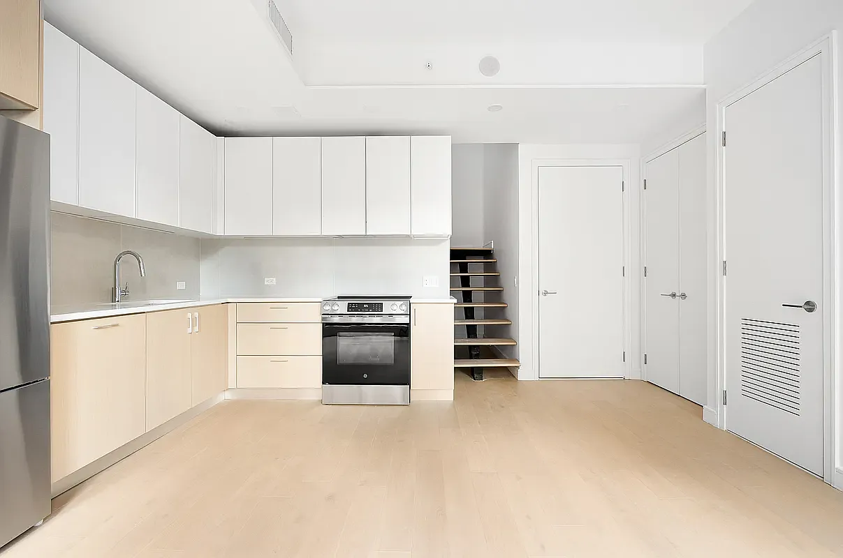 554 West 46th Street — Photo 4