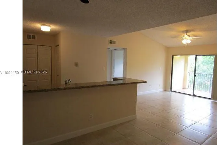 2 bed, 1060 sqft, $2,500 — Photo 3