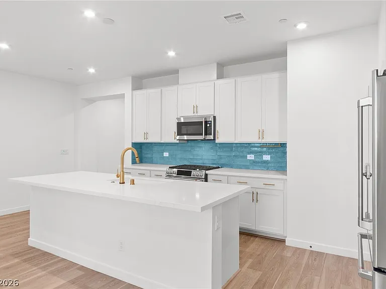 680 Echelon St — Photo 18