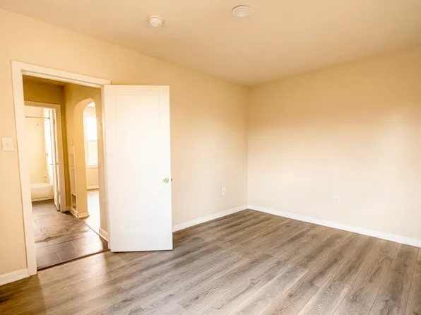 300 34th St SE APT 1, Washington, DC 20019