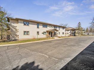 6655 Buckley Cir APT 303, Inver Grove Heights, MN 55076