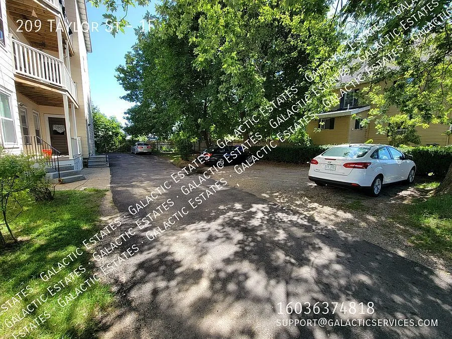 All Utilities Included 2 bed 1 bath East Side Neighborhood Apartment — Photo 4