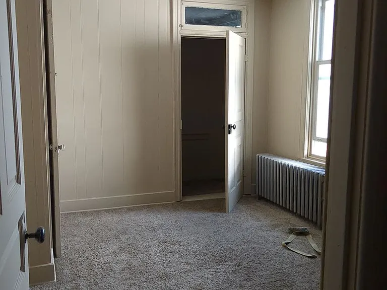 1529 W King St — Photo 13