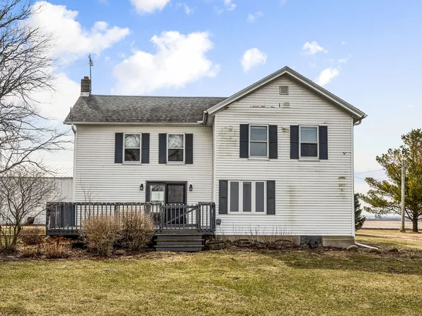 2369 McGirr Rd, Ashton, IL 61006