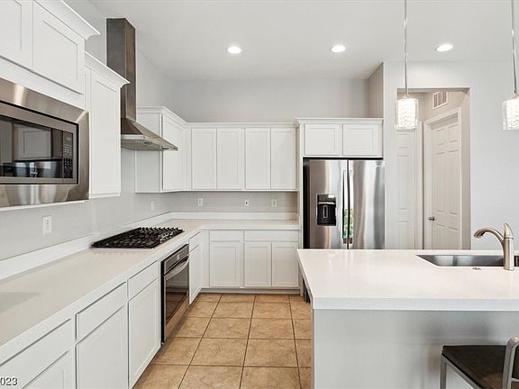 5th image of 4724 Calming Garden St