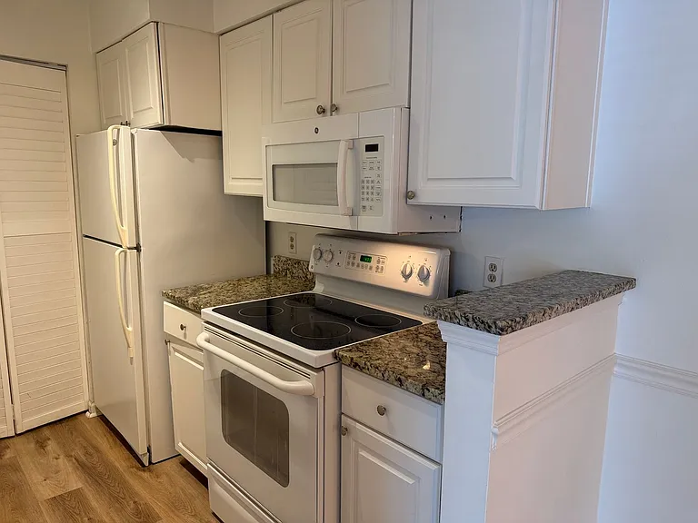 13 Forest Cove Cv — Photo 7