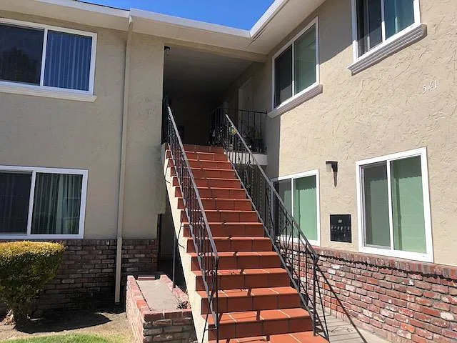 2 bed, 800 sqft, $2,895 — Photo 2