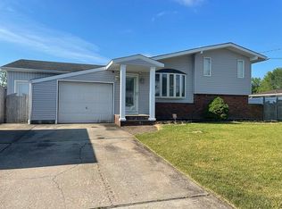 16 Days Ave, Selden, NY 11784