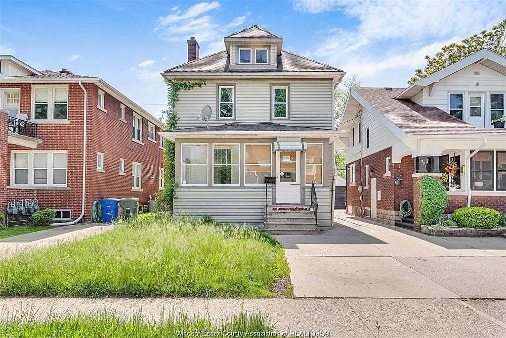 7 bed, $640 — Photo 1
