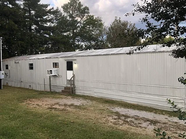 3 bed, 1.5 bath, 650 sqft, $525 — Photo 1