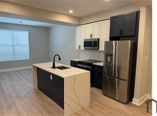 1806 D St NE #2, Washington, DC 20002