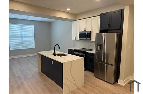 1806 D St NE #2 Photo 1