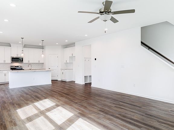 4th image of 67 Renshaw Ln