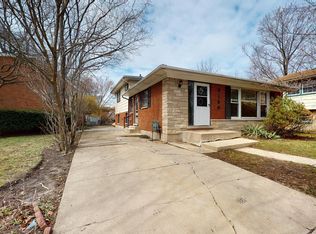 9120 E Prairie Rd, Evanston, IL 60203