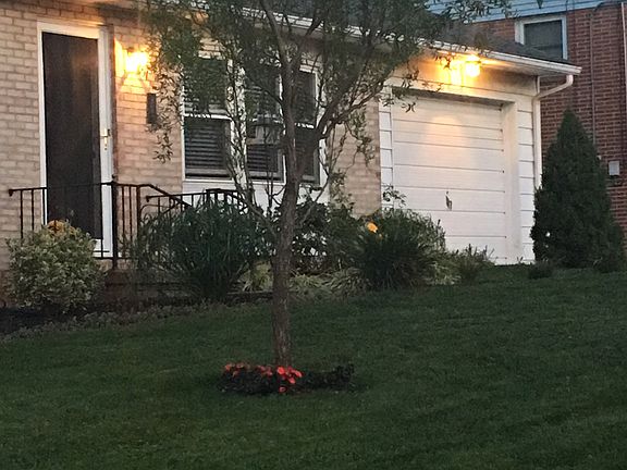 Beautiful Curb Appeal!