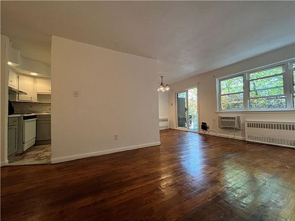 5th image of 2077 E 54th St Floor 2