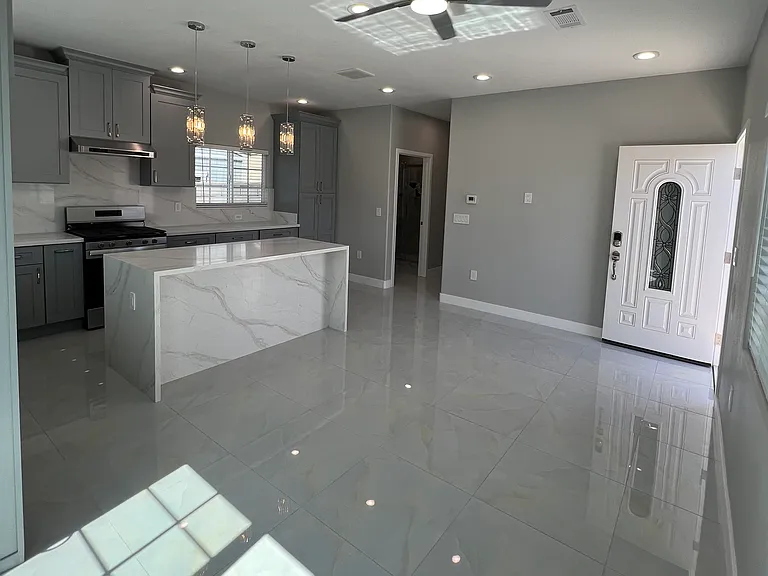 Acacia Ave — Photo 5