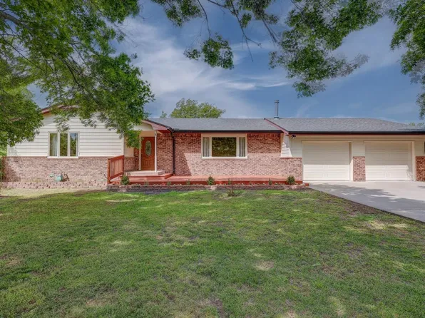 3 Lake Park Dr, Winfield, KS 67156