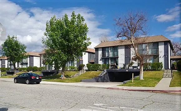1601 E Cypress St #B — Photo 29