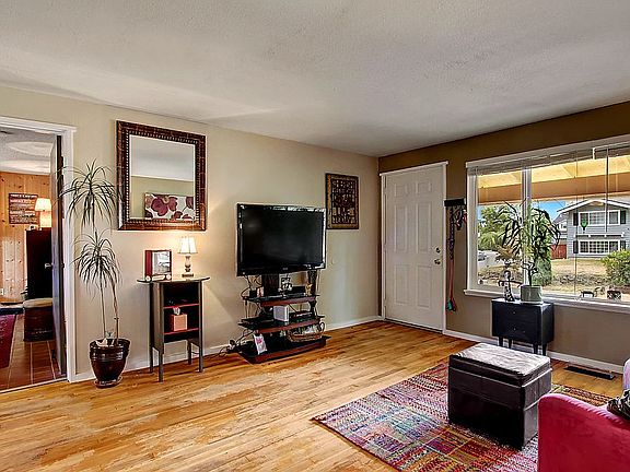 4th image of 3013 205th Pl SW