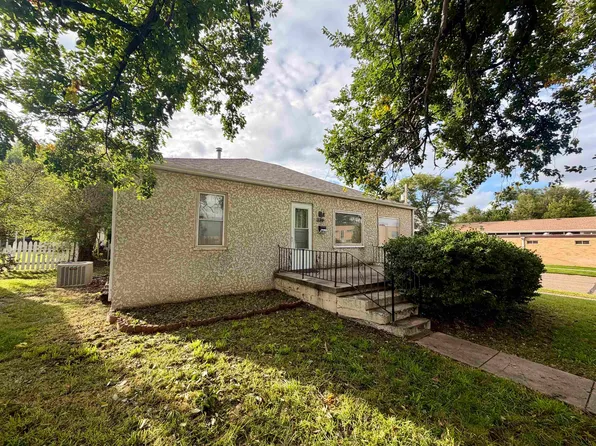 1112 E 3rd St, McCook, NE 69001