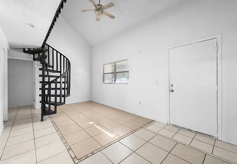 2134 Bradford St — Photo 2
