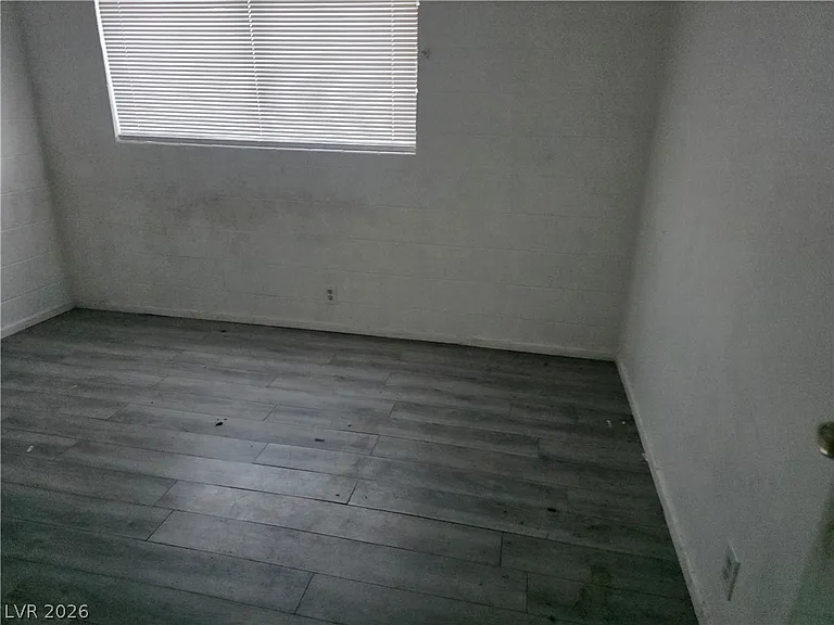 595 S Royal Crest Cir #18 — Photo 7