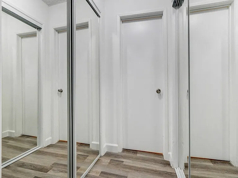 Country Club Apartments — Photo 61