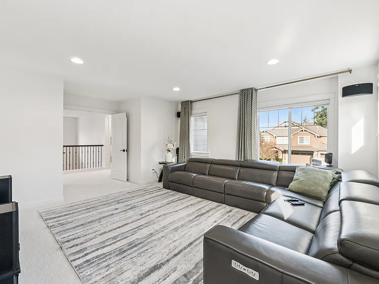 21011 SE 6th Pl — Photo 34