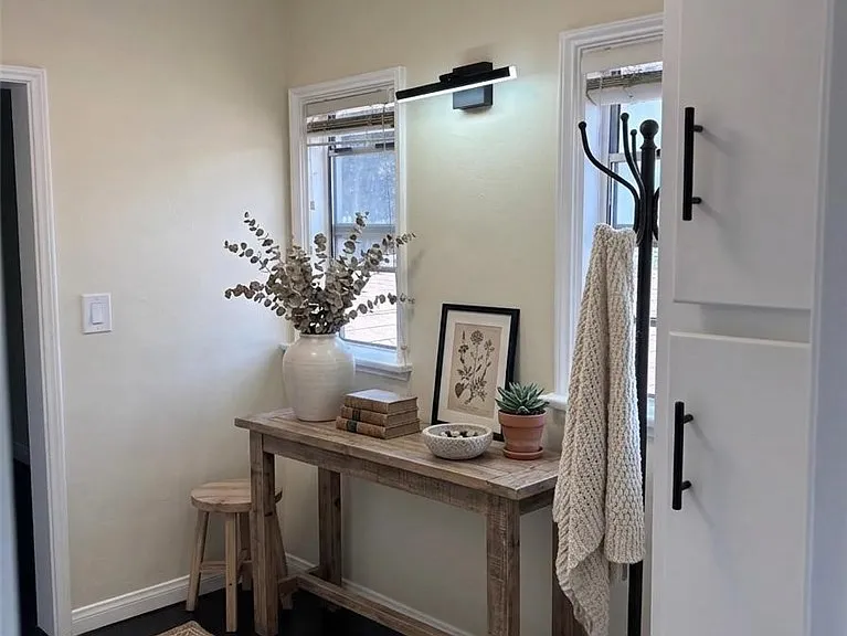 4565 E Carson St — Photo 16