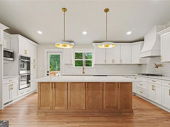 3rd image of 2098 Dundee Dr SE