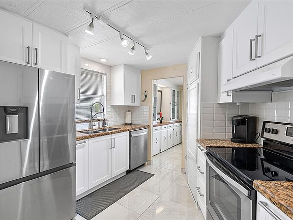 5th image of 5531 Lagoon Drive
