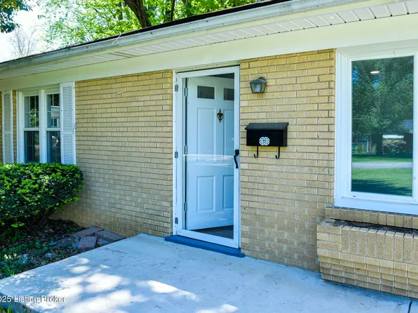 5112 Stewart Dr, Louisville, KY 40216