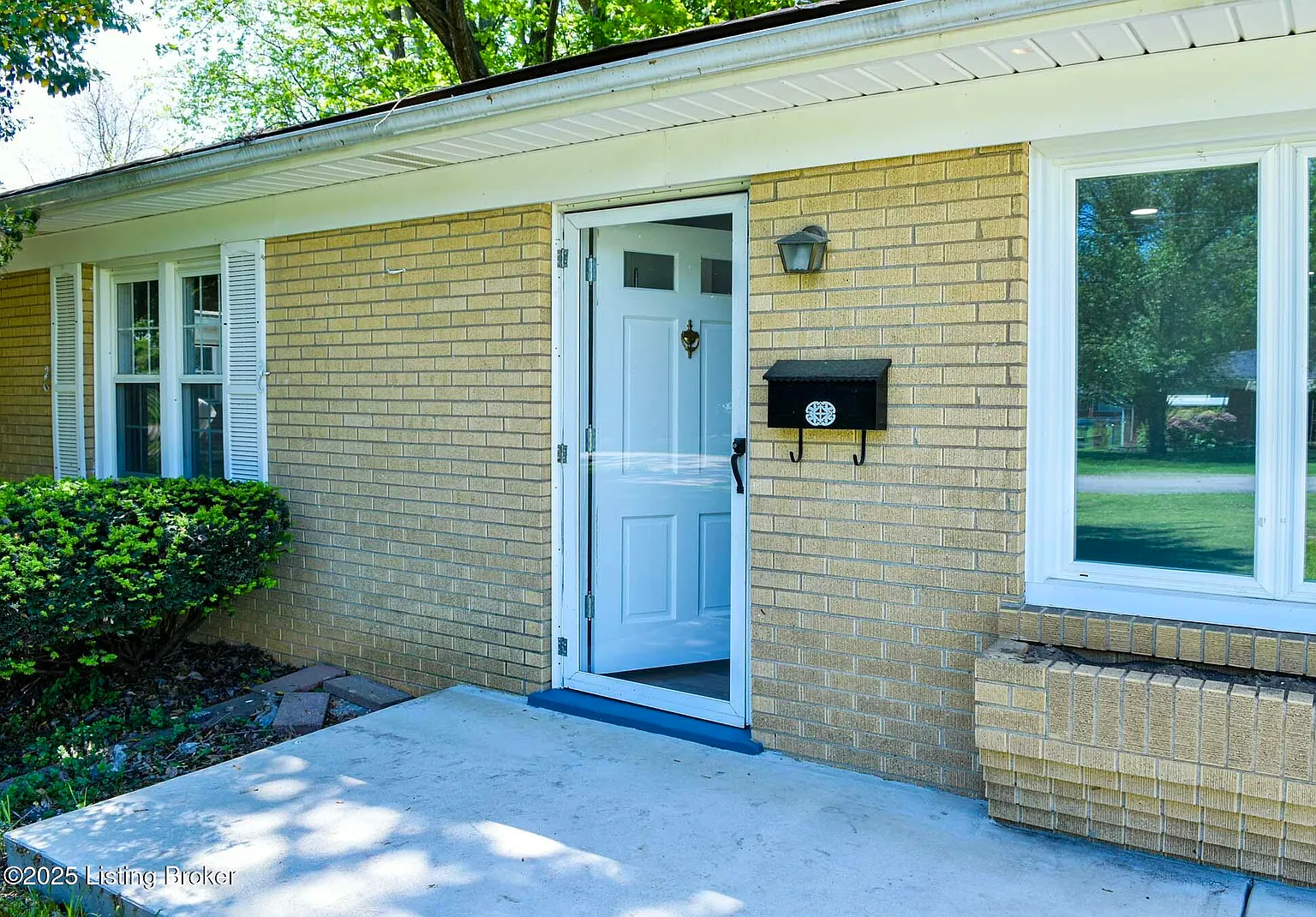 5112 Stewart Dr photo 1