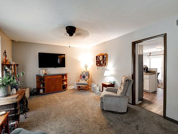 5th image of 2766 Linda Ln