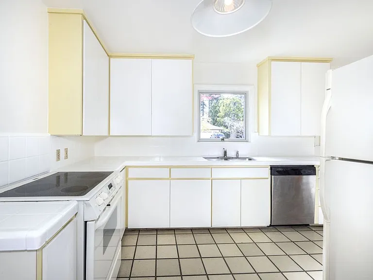 4287 Pomona Ave — Photo 5