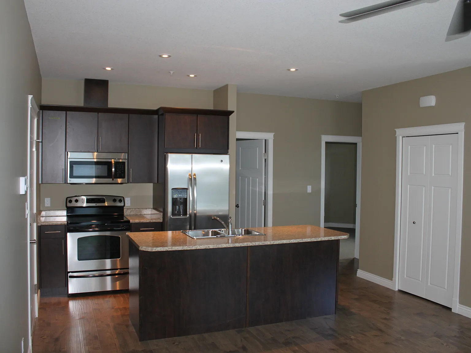 Petersen Place Apartments — Photo 1