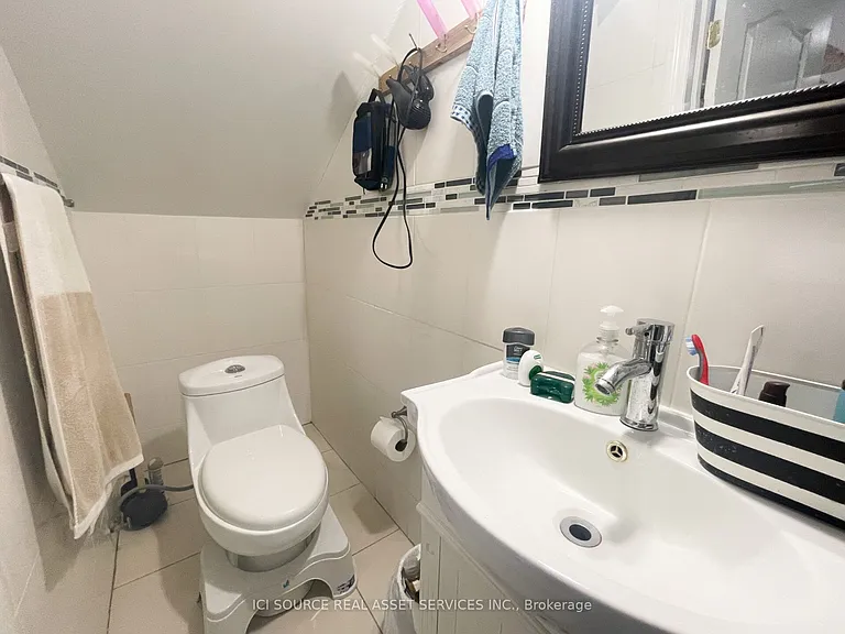 167 Markham St #2 — Photo 15
