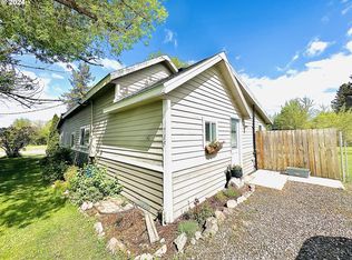 715 4th St, North Powder, OR 97867