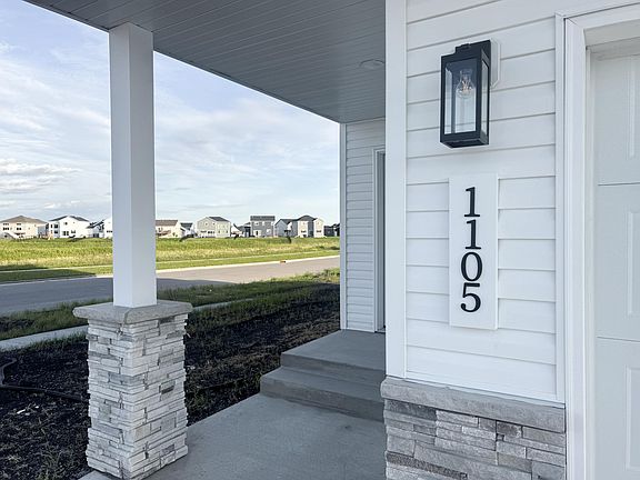 3rd image of 1105 Jill Dr W
