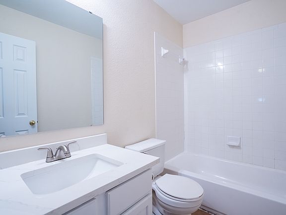 2nd image of 1444 Kenneys Way