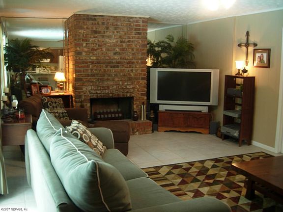 1245 Lemonwood Family Room