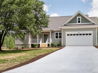 447 Ballenger Rd, Flat Rock, NC 28731