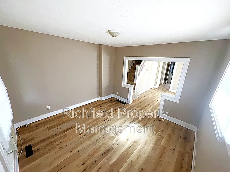 1723 Laurel St — Photo 6