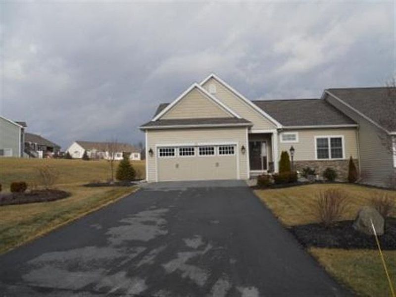 2nd image of 20 HAMPTON Circle
